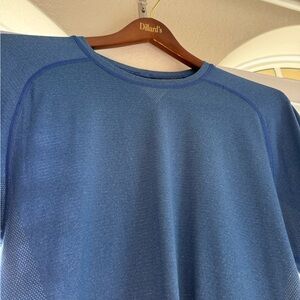 Men’s Lululemon workout shirt